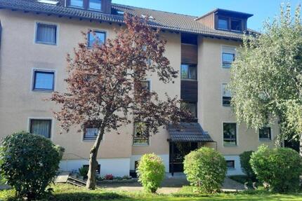 RT-Ohmenhausen: 2,5 - 3 Zimmerwohnung in Bestlage, Garage
