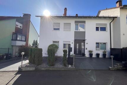 Schönes modernisiertes Zweifamilienhaus